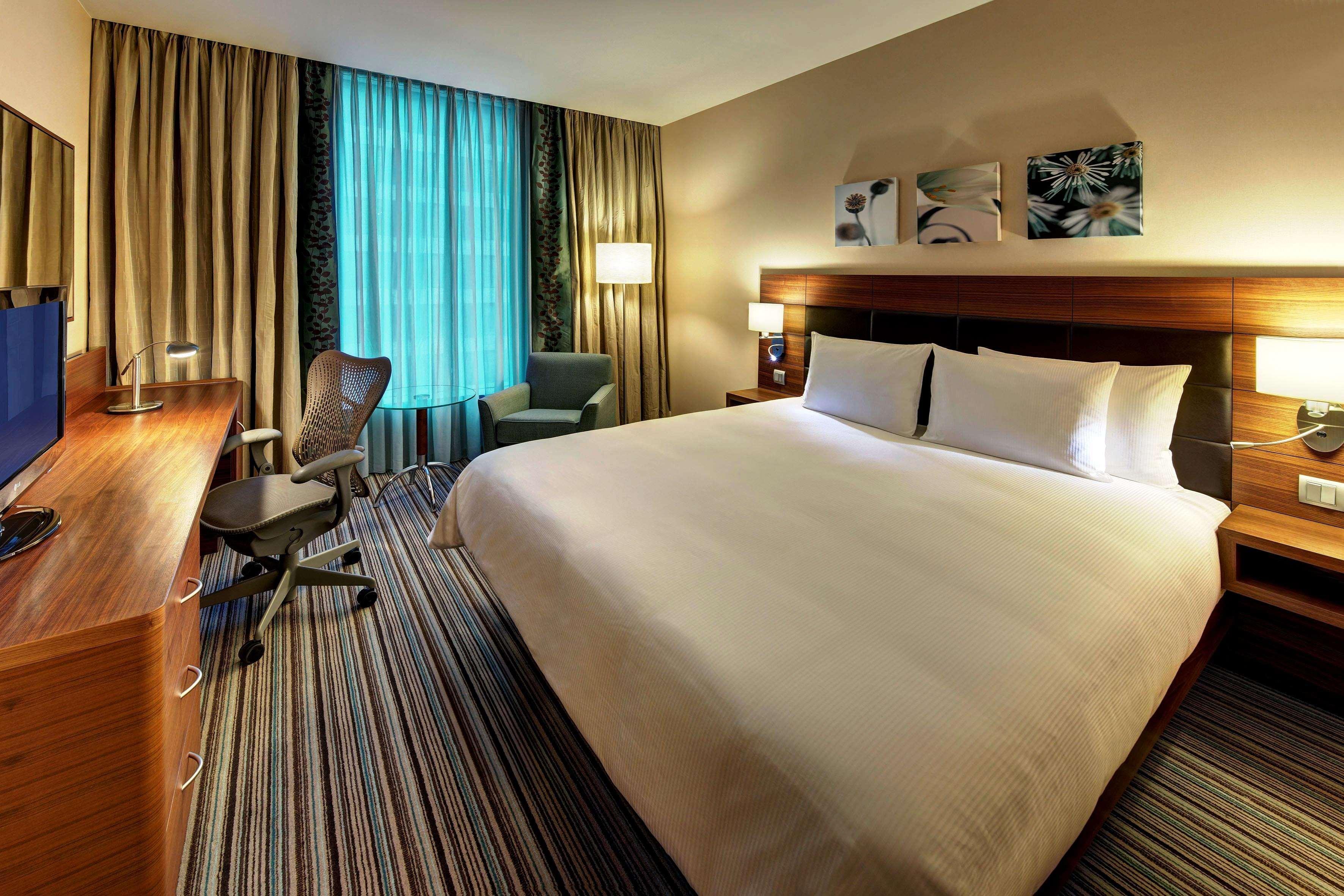 Hilton Garden Inn Hong Kong Mongkok Exteriör bild