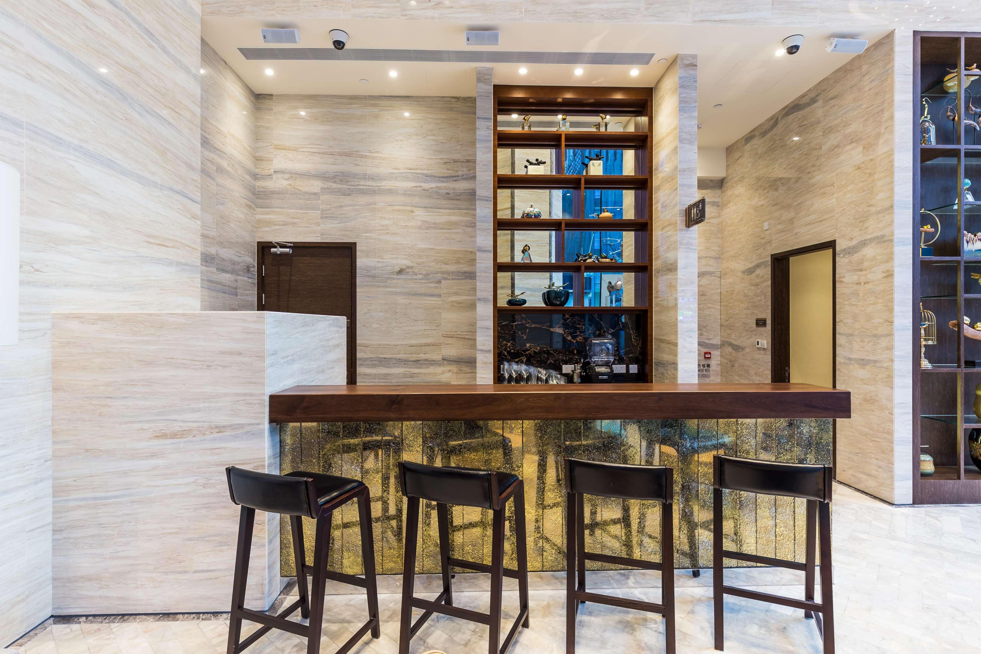 Hilton Garden Inn Hong Kong Mongkok Exteriör bild