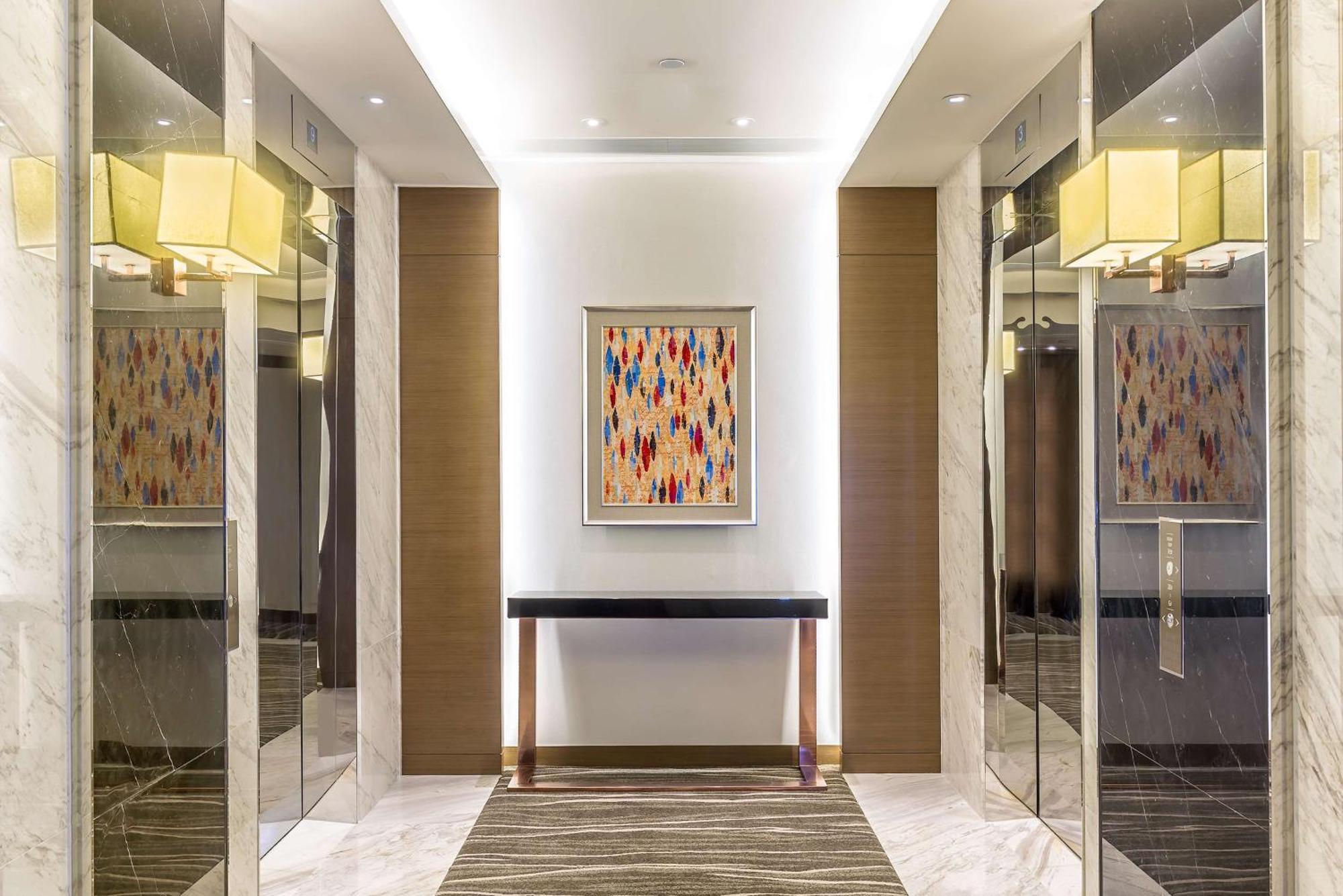 Hilton Garden Inn Hong Kong Mongkok Exteriör bild