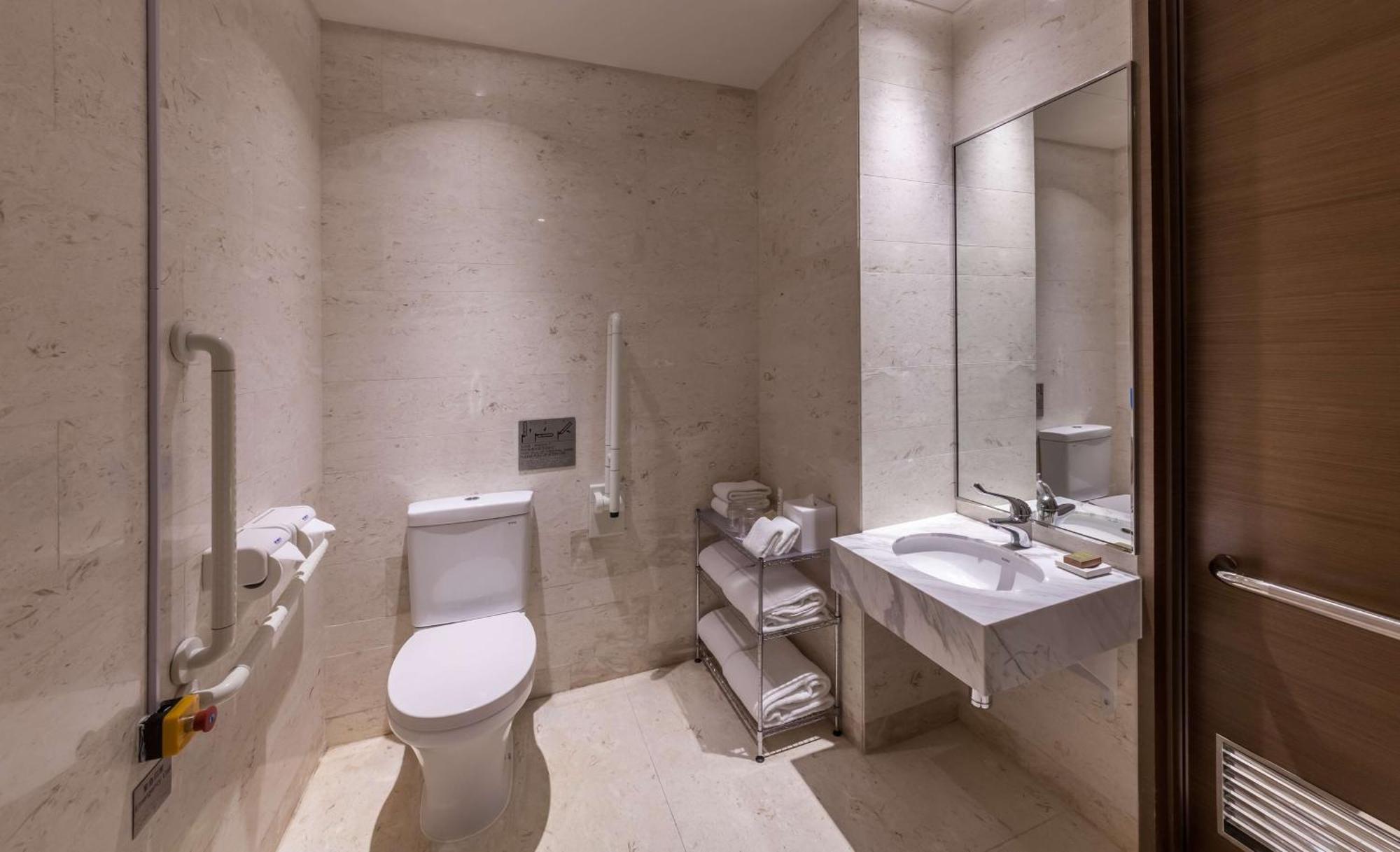 Hilton Garden Inn Hong Kong Mongkok Exteriör bild