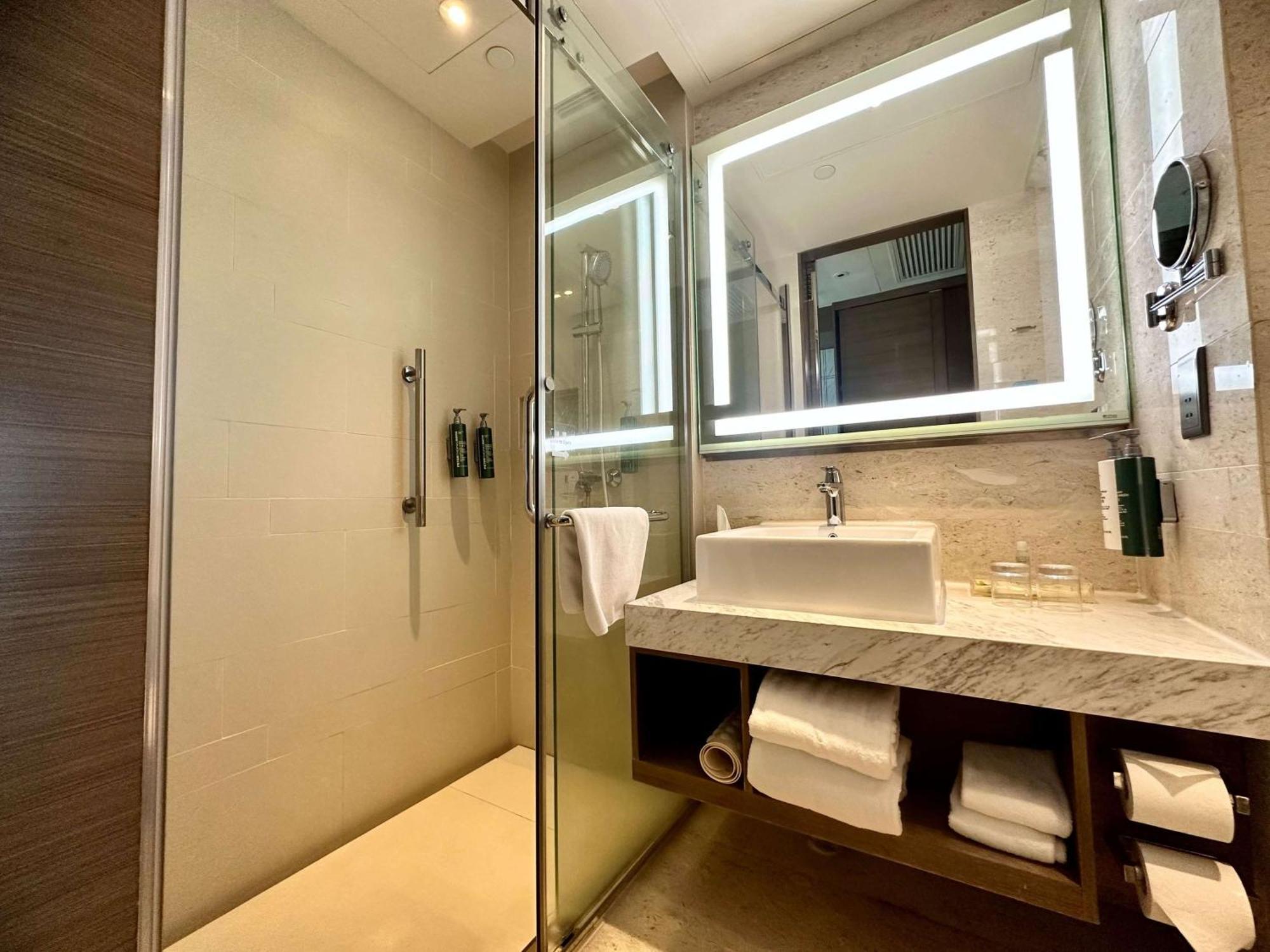 Hilton Garden Inn Hong Kong Mongkok Exteriör bild